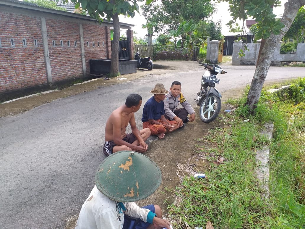 Edukasi Ketahanan Pangan: Langkah Proaktif Bhabinkamtibmas Kuripan Timur