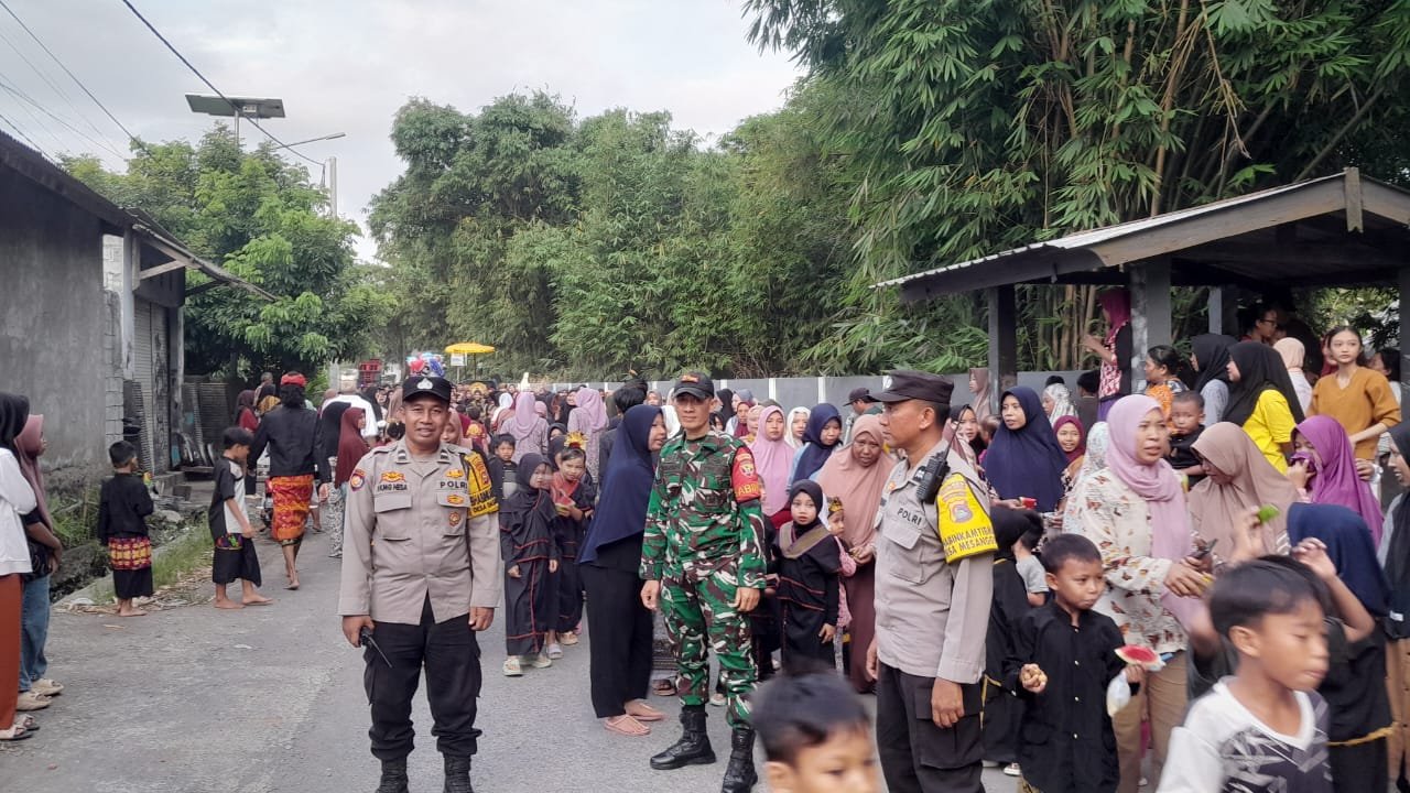 Polsek Gerung Kawal Ketat Tradisi Adat Nyongkolan, Pastikan Keamanan dan Kelancaran