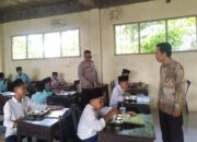 Polsek Lembar Pastikan Makanan Sehat Sampai ke Tangan Siswa