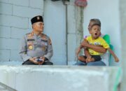 Polisi Beri Bantuan Kursi Roda untuk Penderita Celebral Palsy-Lansia di Bekasi dan Karawang