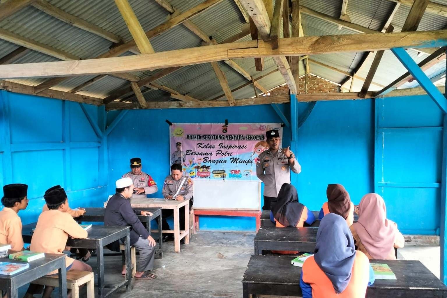 Polsek Sekotong Gelar ‘Polsek Menyapa Sekolah