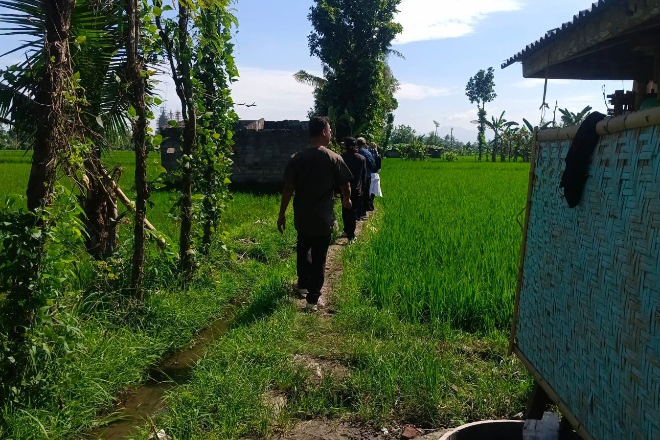 Optimalisasi Lahan Pertanian Lewat Pendampingan Polisi di Desa Beleka