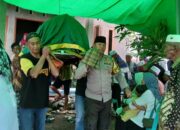 Salah Satu Warga Binaan Meninggal Dunia, Hadir Melayat Bhabinkamtibmas Polsek Woha Bantu Prosesi Pemakaman Jenazah