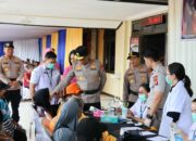 Sambut Hari Bhayangkara ke-79, Kapolda Kalteng Pimpin Bakti Kesehatan dan Serahkan Bansos untuk Petani di Gunung Mas