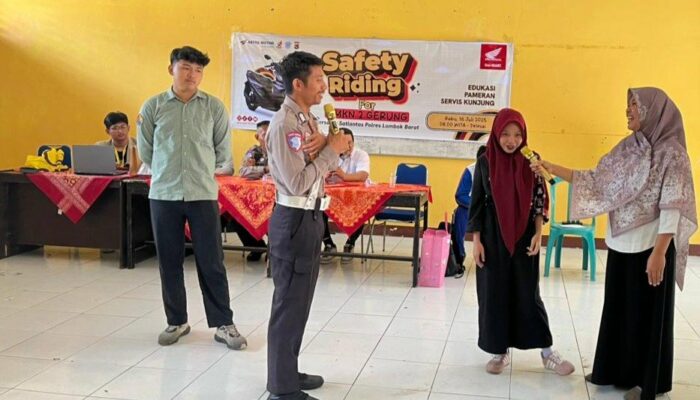 Pelajar SMKN 2 Gerung Dapat Pembekalan Safety Riding dari Satlantas Lombok Barat