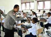 Kapolda NTT Nyalakan Semangat Belajar 100 Siswa SRM 19 Naibonat, Wujudkan Visi Prabowo untuk Pendidikan Indonesia Unggul