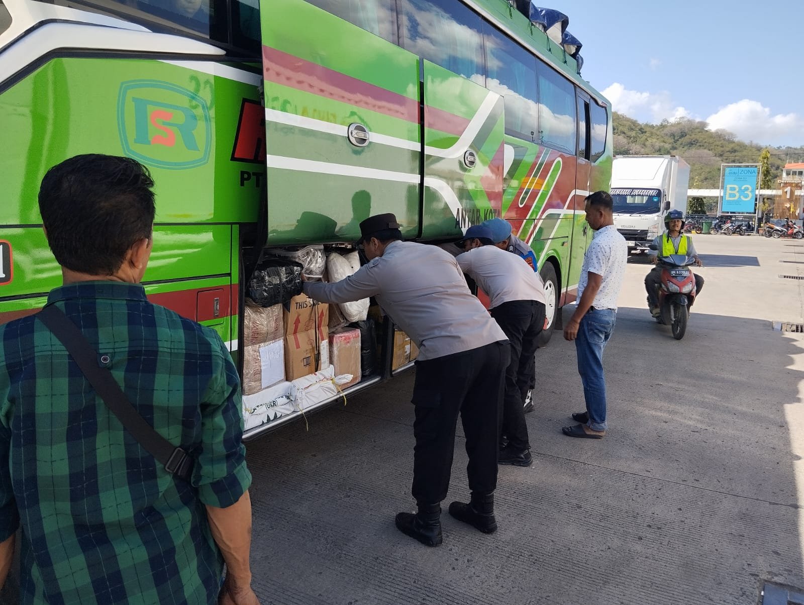 Polsek Lembar Pastikan Keamanan Penyeberangan, Fokus Cegah Barang Terlarang