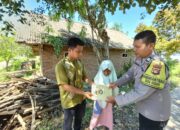 Aksi Nyata Polri: Polsek Sekotong Salurkan Bantuan Sosial di Desa Kedaro Lombok Barat