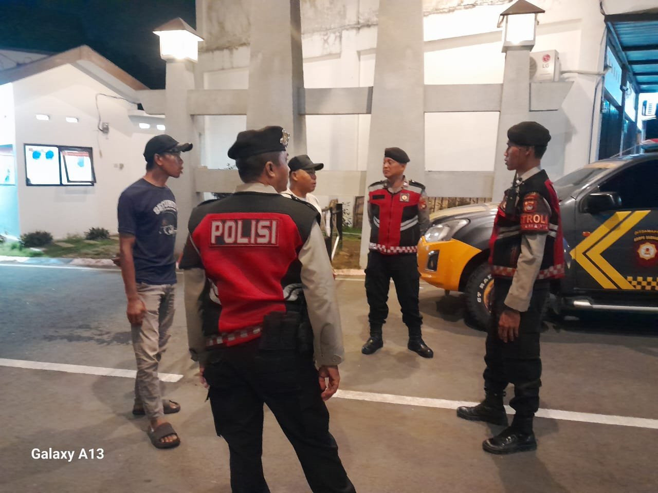 Kunci Keamanan Lingkungan: Patroli Samapta Lobar dan Sosialisasi KEMOS