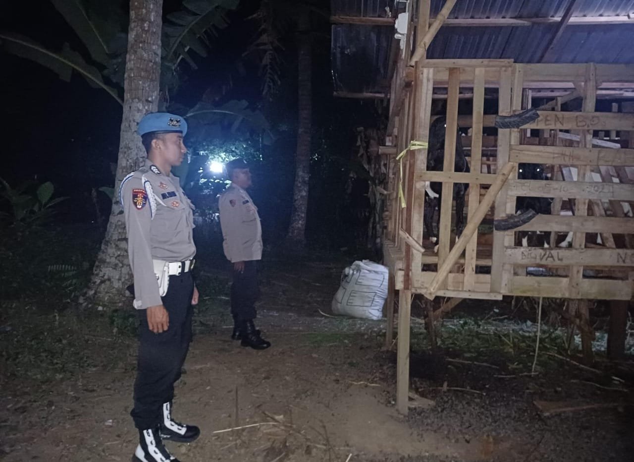 Malam Tak Lagi Sepi, Polisi Lembar Aktif Jaga Kandang Ternak Warga