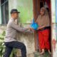 Ringankan Beban Sesama, Kapolres Bima Melalui Kapolsek Madapangga Salurkan Bantuan Sembako Bagi Warga Terdampak Banjir di Desa Monggo dan Desa Ncandi